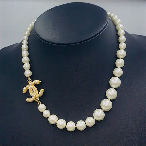 chanel pearl necklace 2017|chanel vintage pearl necklace.